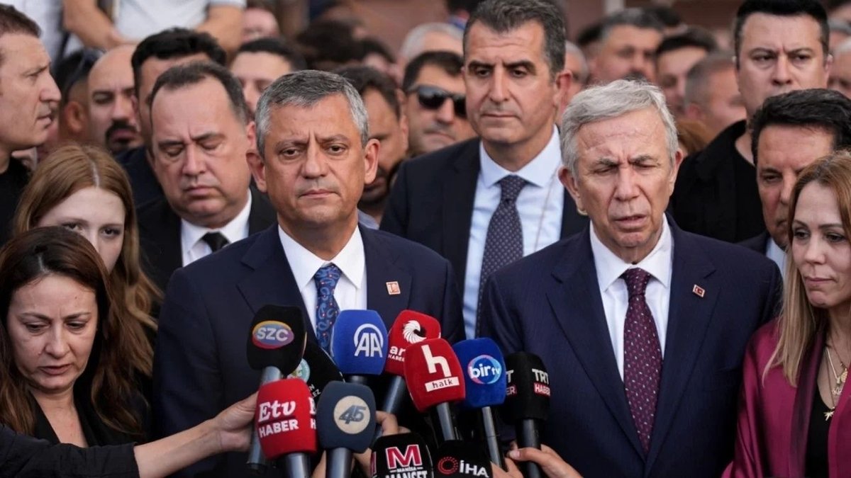 Özgür Özel’den Ferdi Zeyrek Mesajı: “Anısını Yaşatacağız, Emanetlerine Sahip Çıkacağız”