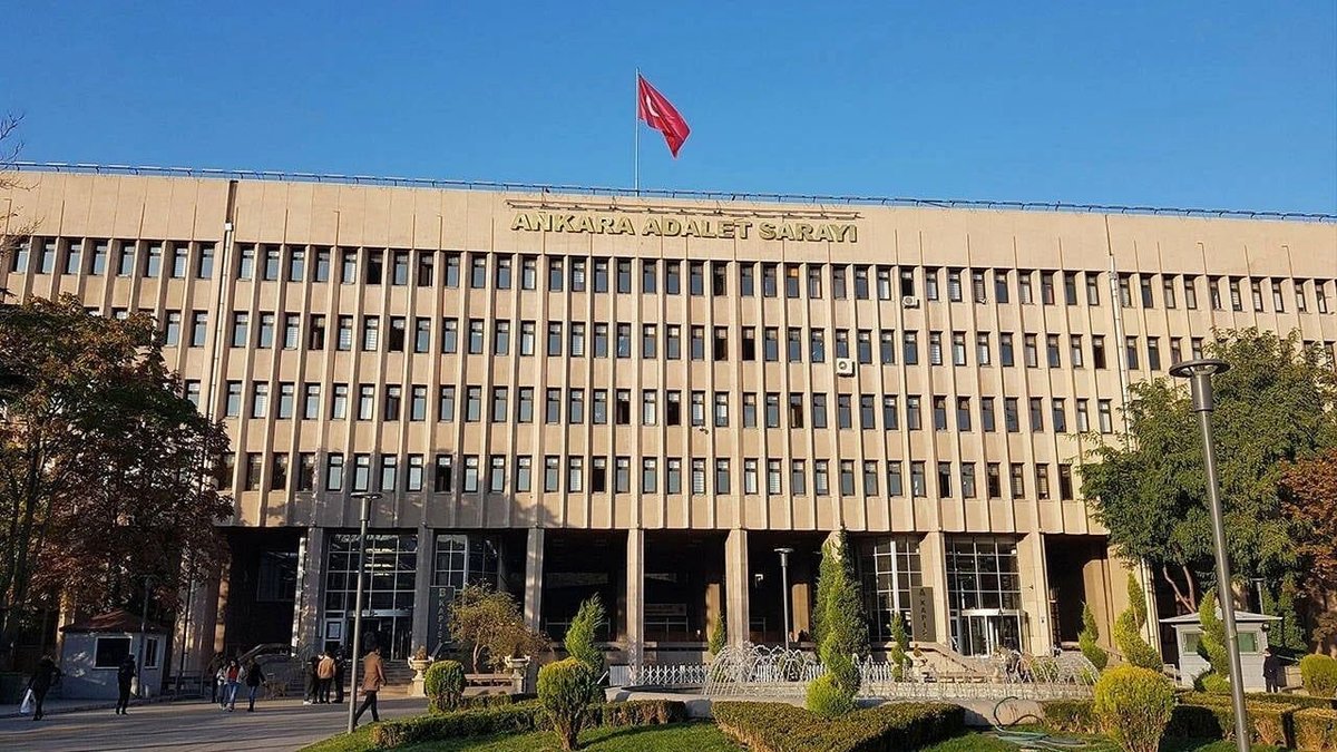 Karakolda Sahte Savcı Alarmı: Polislere Emir Yağdıran Kadın Tutuklandı