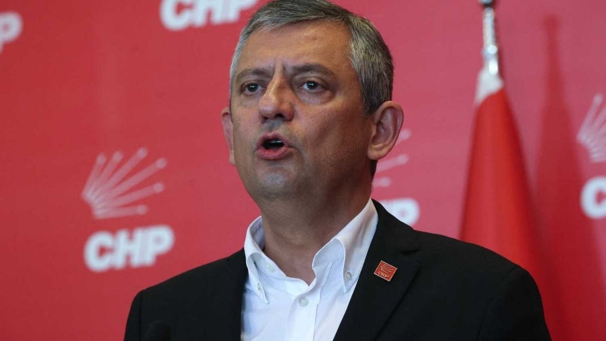 CHP’deki Bilek Güreşinde Yeni Perde: Özgür Özel Grupta, Kılıçdaroğlu Genel Merkezde