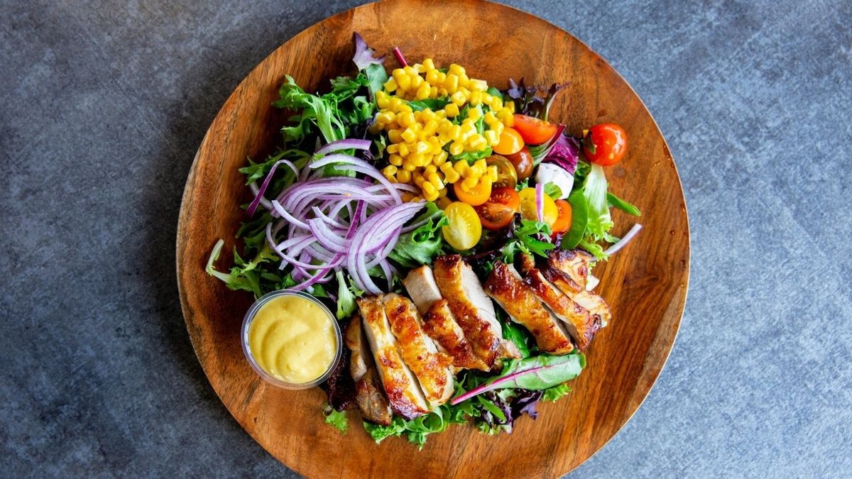 Yeşil Mercimekli Tavuklu Salata Sağlıklı Beslenme Trendlerinde Zirveye Oynuyor