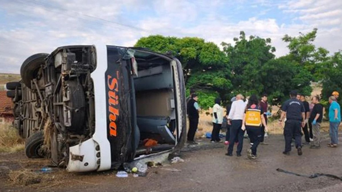 Kırıkkale’de Yolcu Otobüsü Devrildi 41 Kişi Yaralandı