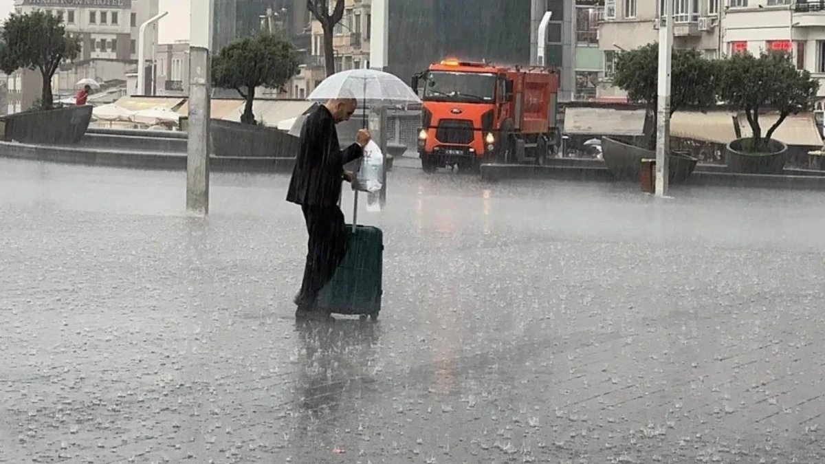 Meteoroloji İstanbul İçin Kuvvetli Yağış Uyarısı Yaptı