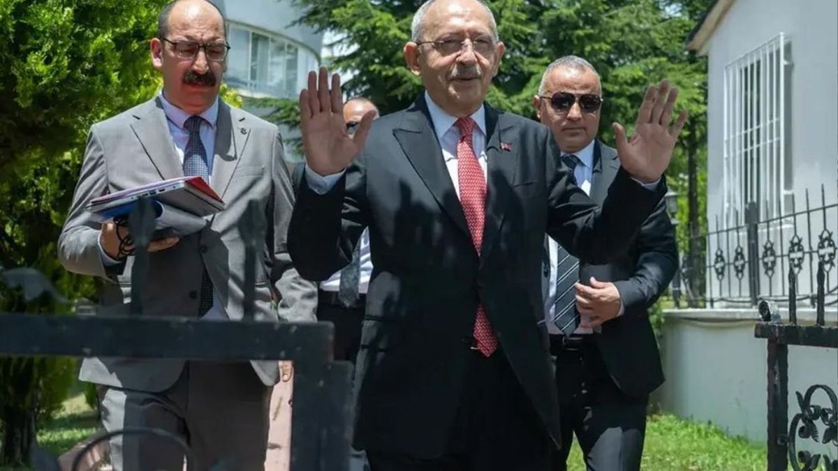 İzmir Siyasetinde Büyük Hareketlilik 24 Belediye Başkanı İçin Yeni Parti İddiası
