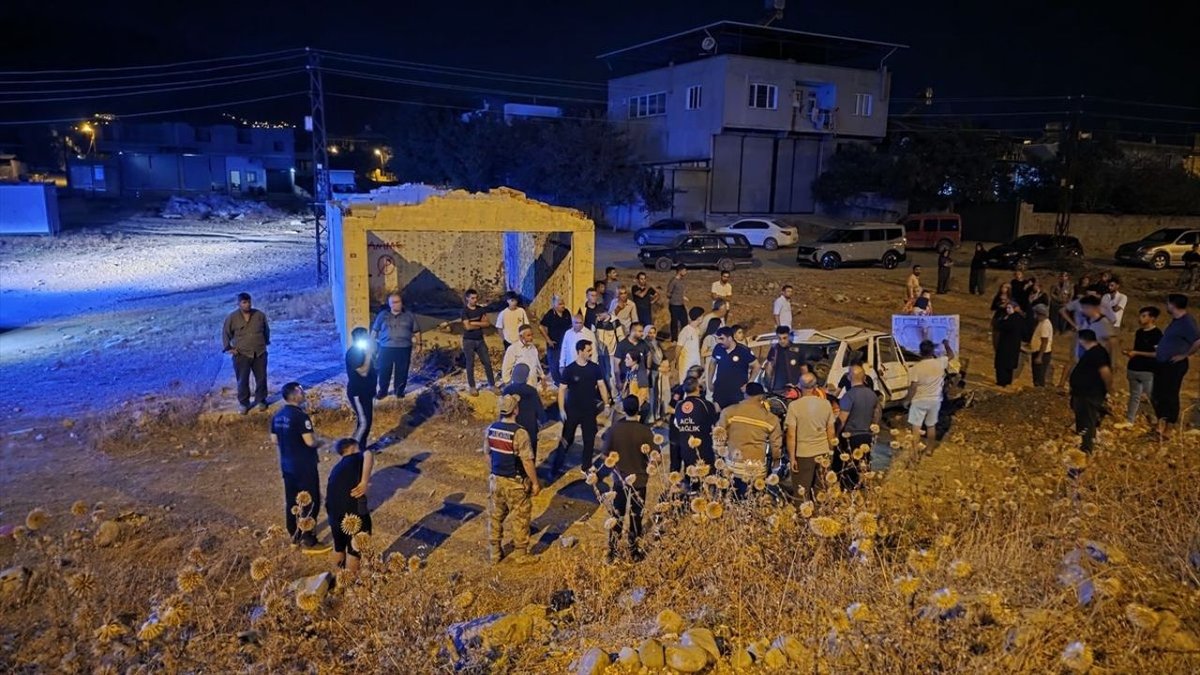 Hatay’da Otomobil Şarampole Devrildi: 5 Kişi Yaralandı