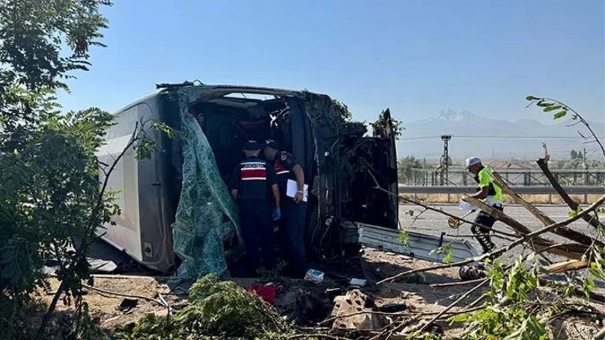 Kayseri’de yolcu otobüsü devrildi: 1 kişi hayatını kaybetti, 22 kişi yaralandı