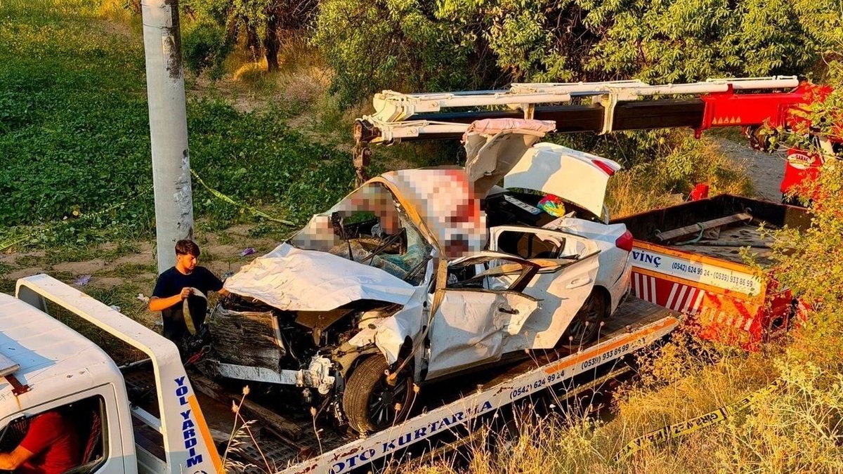 Afyonkarahisar Sultandağı’nda feci kaza: Otomobil şarampole devrildi, 2 kişi hayatını kaybetti