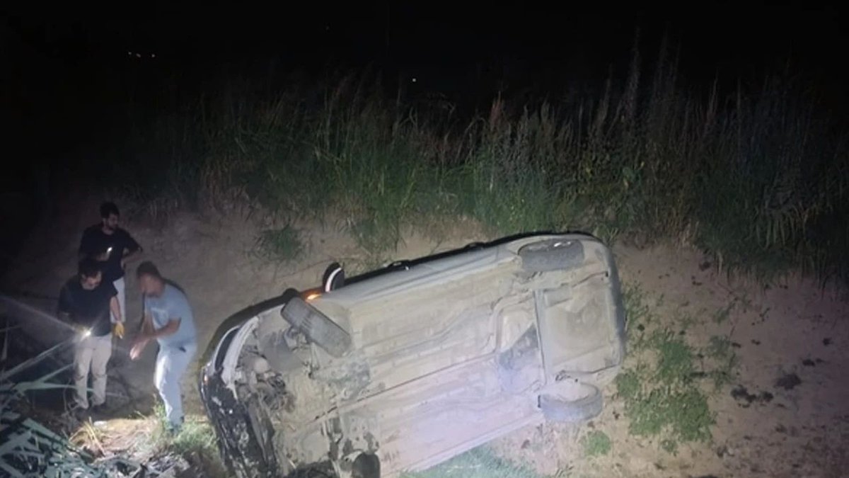 Polisten Kaçan Otomobil Su Kanalına Düştü: 3 Kişi Yaralandı