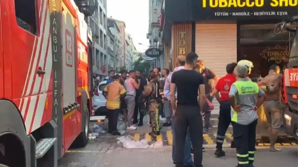 Bakırköy’de Otelde Yangın Çıktı: Ekipler Müdahaleye Devam Ediyor