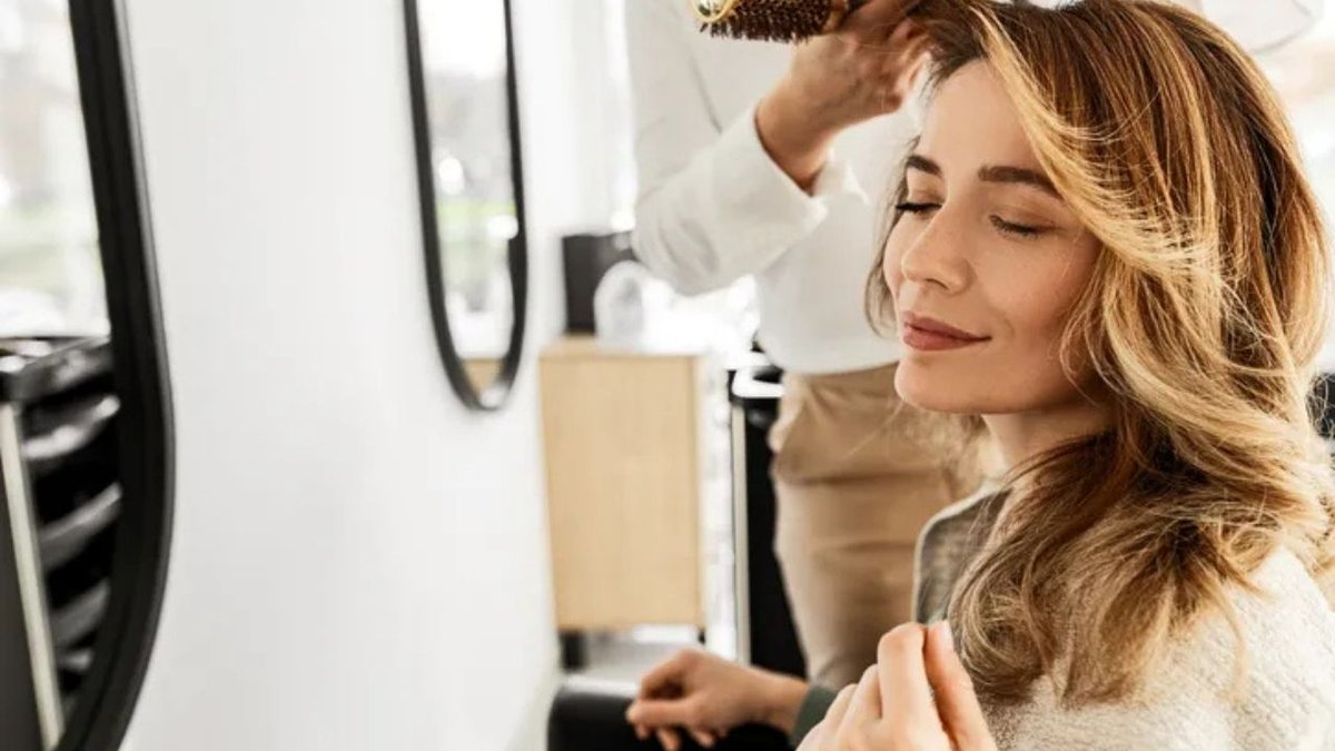 Bu Saç Modeli Yaşınızı Geri Alıyor! Perde Kahkül ile Gençlik