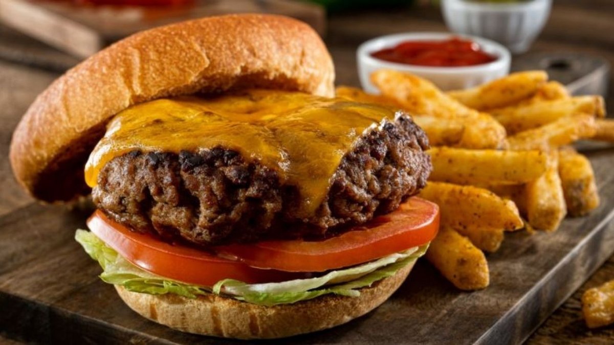 Ev Yapımı Gurme Hamburger Tarifi: Ekmekten Köfteye Profesyonel Lezzet