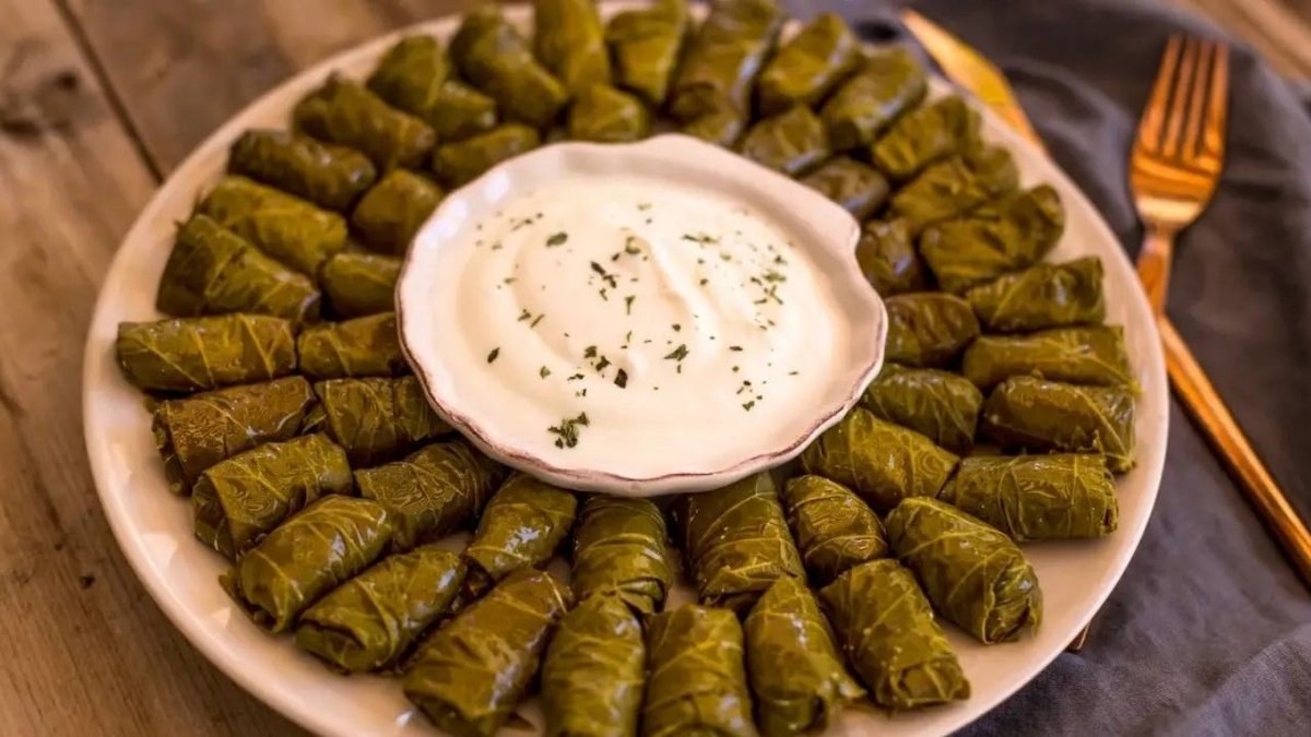 Tokat Usulü Yaprak Dolması Tarifi: Geleneksel Lezzetin En Nefis Hali (Etli ve Tam Ölçülü Tarif)