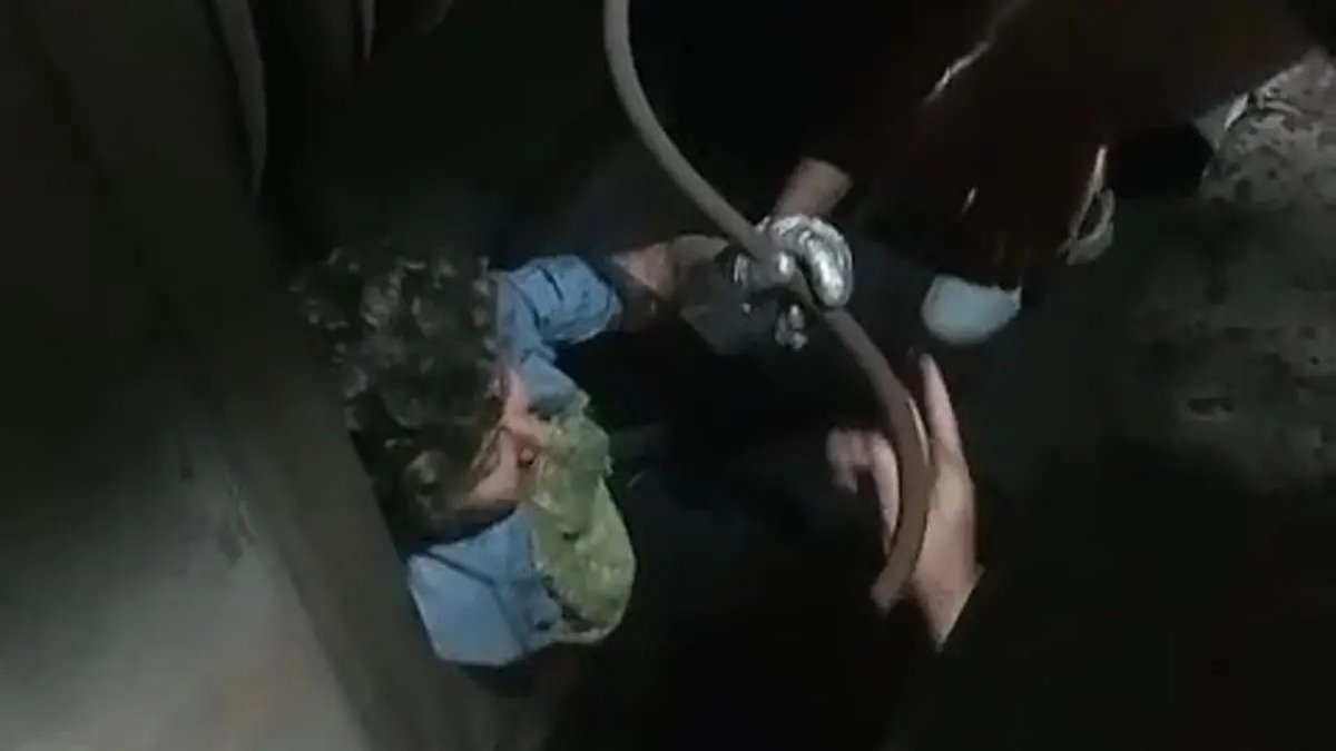 Marmaray’da Korku Dolu Anlar: Raylara İnen Kadın Tren Altında Mahsur Kaldı