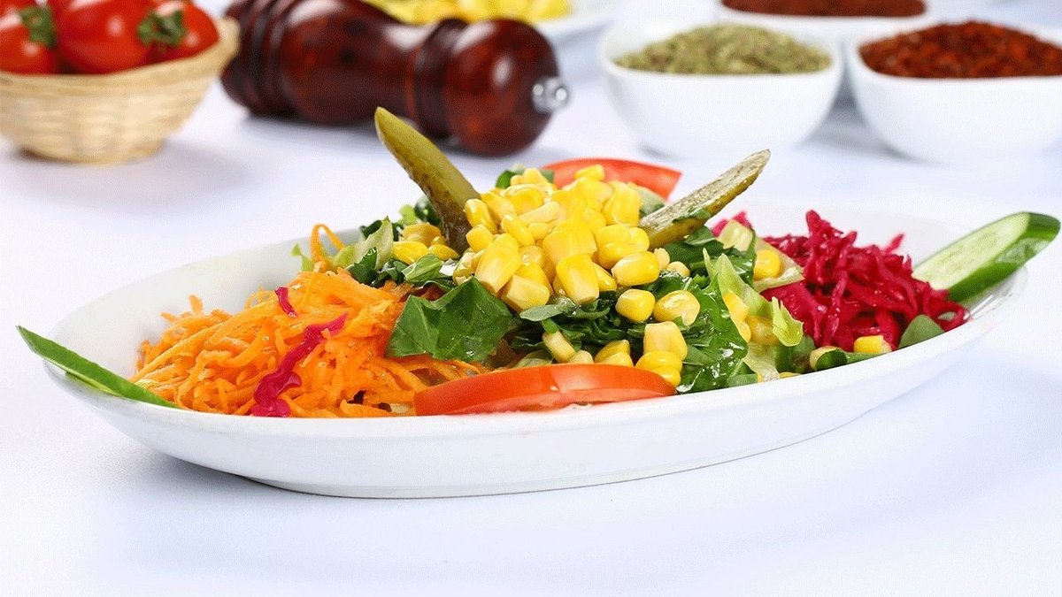 Sofralara Renk Katan Mevsim Salatanın Ferahlatan Tarifi