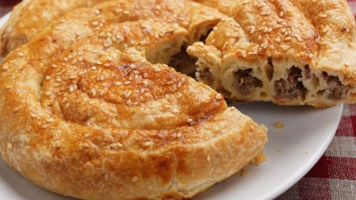 Kıymalı Börek Tarifiyle Sofralara Gelen Geleneksel Lezzet