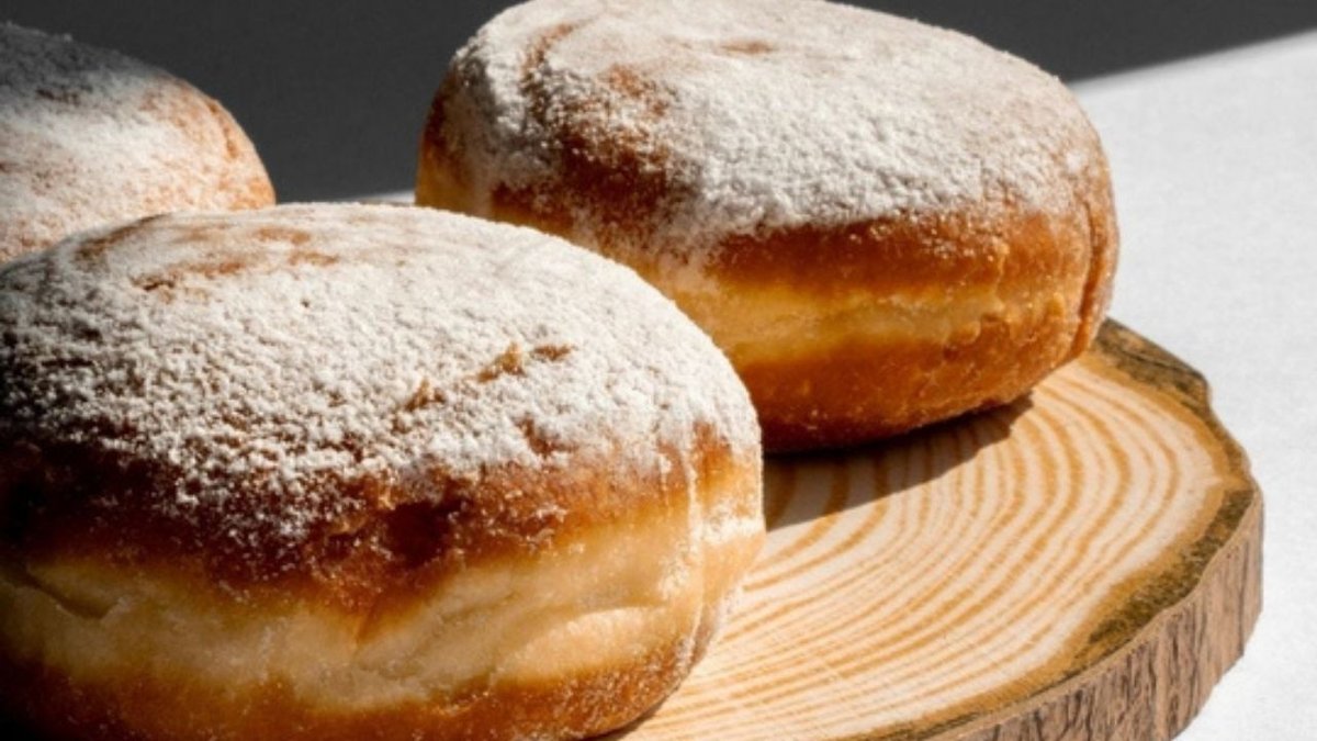 Berliner Tarifi: İçi Hamur Kalmayan Pofuduk Lezzetin Püf Noktaları