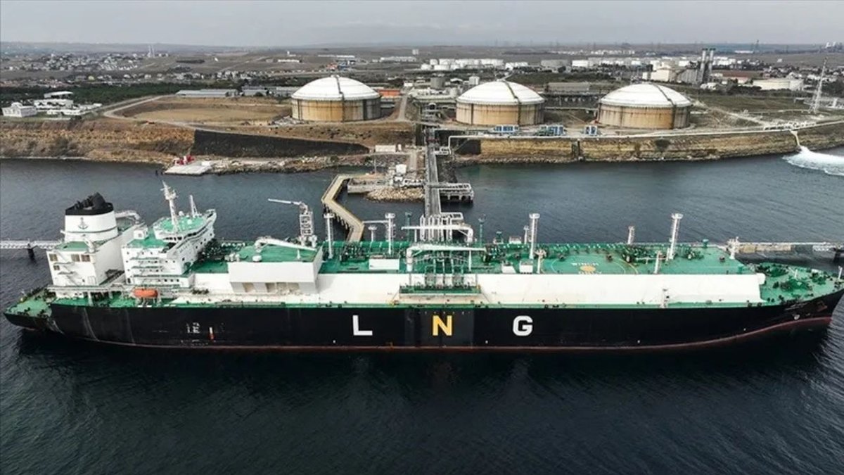 Pakistan'da LNG Krizi Derinleşiyor: Elektrik Kesintileri 14 Saati Aştı