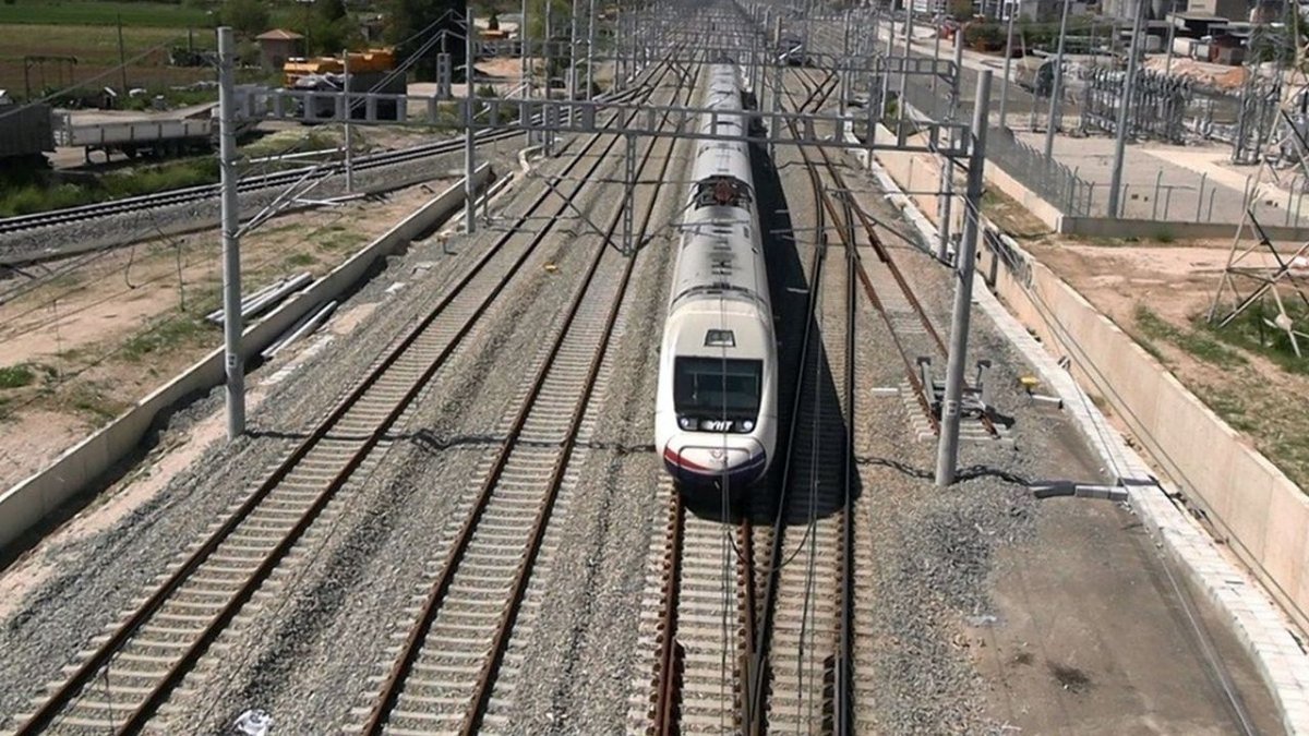 Edirne-İstanbul Arası 1,5 Saatte! Halkalı-Kapıkule Hızlı Tren Projesi'nde İlk Test Sürüşü Başarıyla Tamamlandı