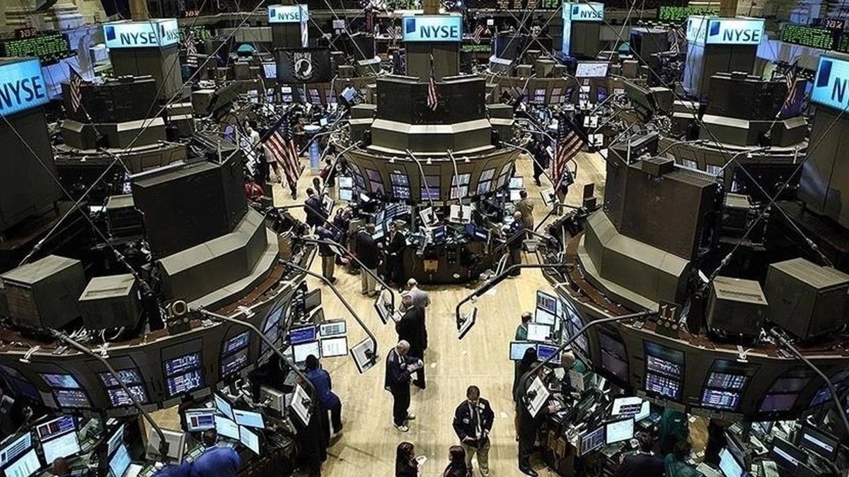New York Borsası Günü Yükselişle Kapattı: Dow Jones Rekor Kırdı, Teknoloji Hisseleri Öne Çıktı