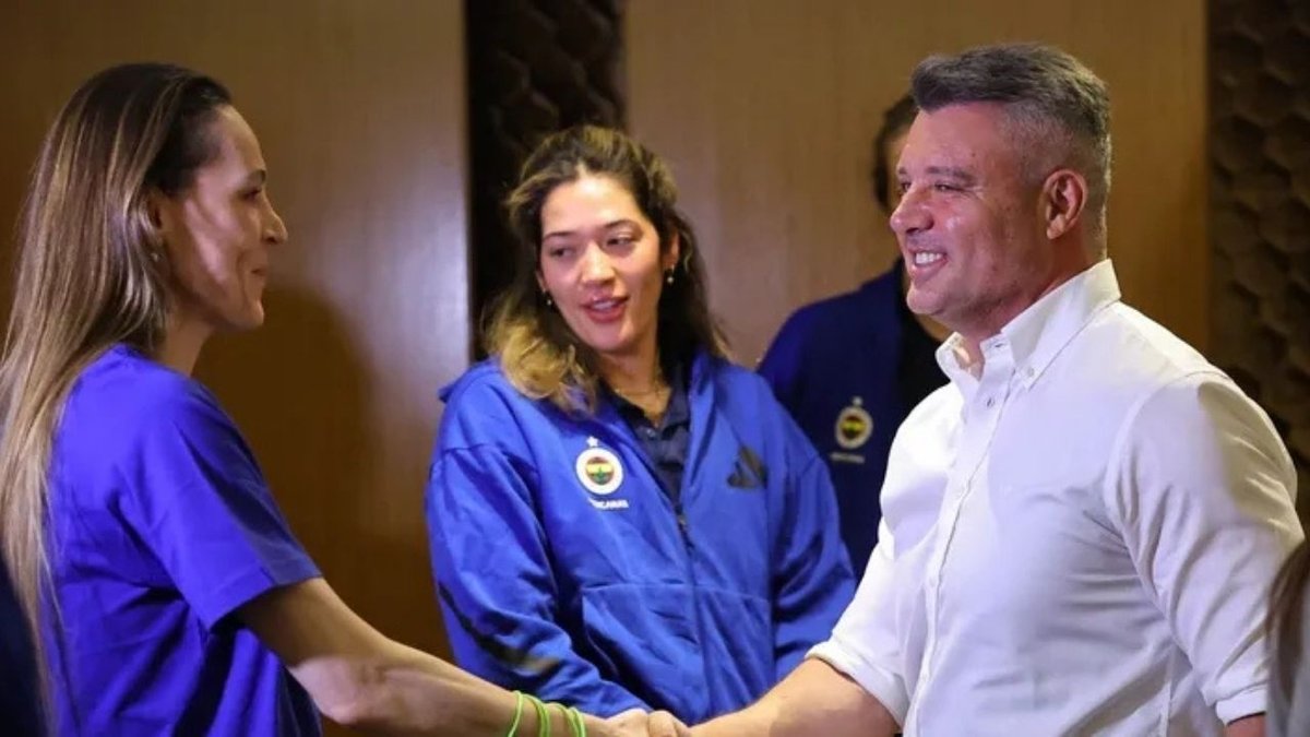 Sadettin Saran'ın Fenerbahçe Kadın Voleybol Ekibine Ziyareti