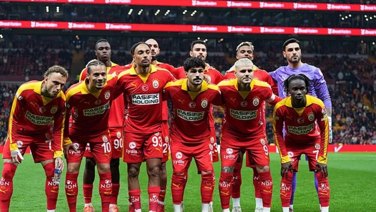 Victor Osimhen'den Derbi Öncesi Önemli Liderlik Adımı! Okan Buruk'tan Kutlama