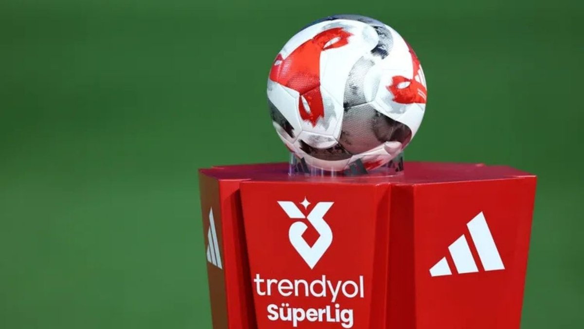 Süper Lig'de Şampiyonluk Mücadelesi Heyecanlandı! Puan Farkı Azaldı