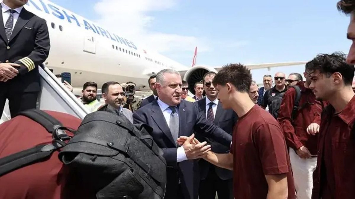 Bakan Bak’tan A Milli Takıma ABD uğurlaması: “Yolun sonu final olsun”