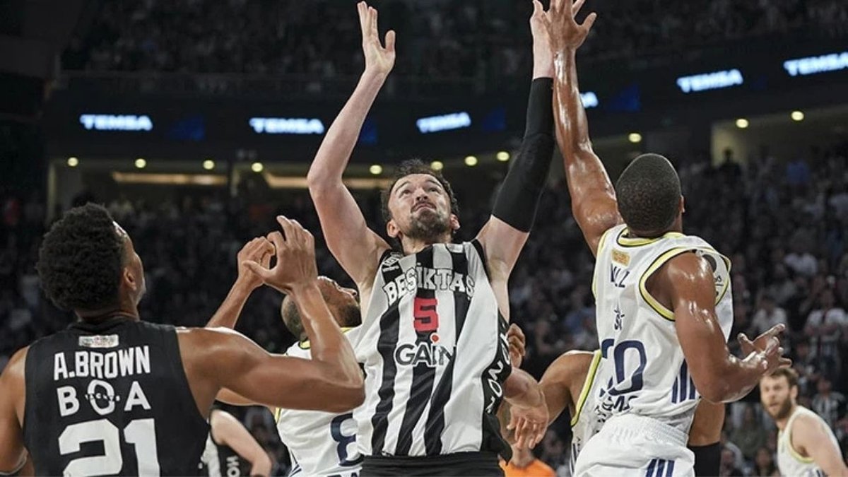Beşiktaşta Sertaç Şanlı ile Sürpriz Ayrılık Kararı Açıklandı