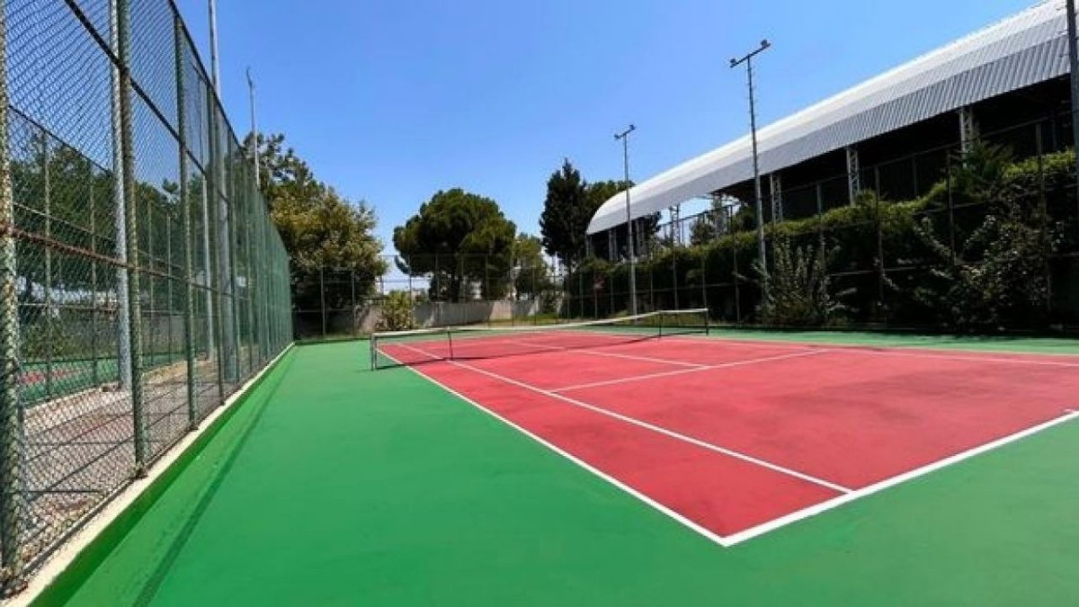 Osmaniye’de Tenis Kortları Daha Modern Hale Getiriliyor
