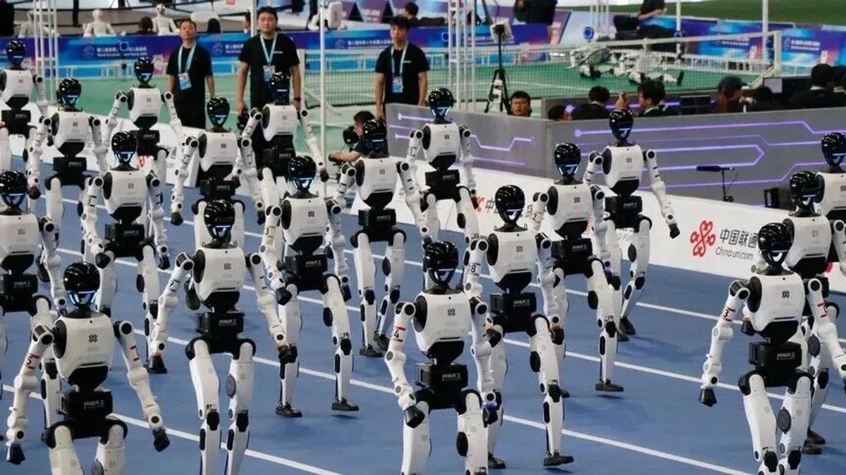 İnsansı Robot Kortta Tarihe Geçti: Çinli Tenis Yıldızıyla Karşılaştı