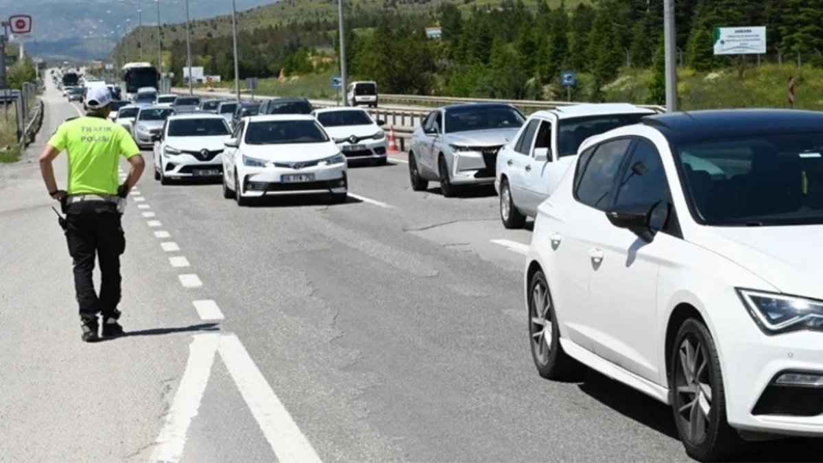 43 İlin Geçiş Noktasında Bayram Yoğunluğu: Kırıkkale’de “Kilit Kavşak”ta Trafik Arttı