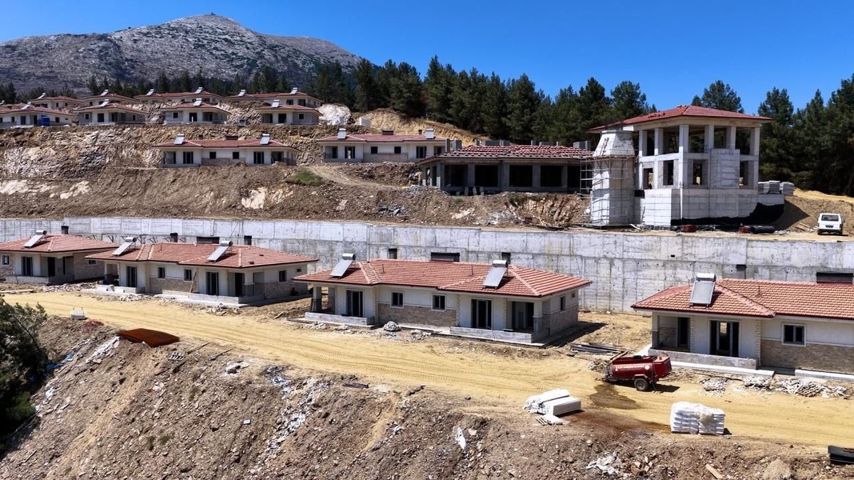 Ödemişte Yangın Sonrası Umut Yeniden Yükseliyor Afet Konutlarında Teslimat Başlıyor