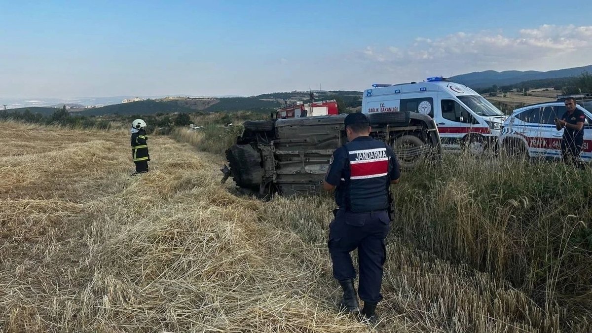 Direksiyon Hakimiyetini Kaybeden Kamyonet Tarlaya Uçtu Sürücü Yaralandı