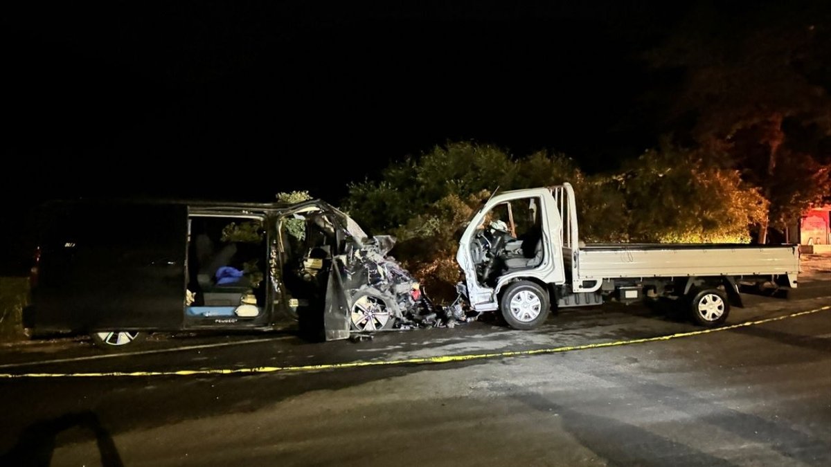Bayburt’ta Trafik Kazası: Kamyonet İle Hafif Ticari Araç Çarpıştı, 8 Kişi Yaralandı