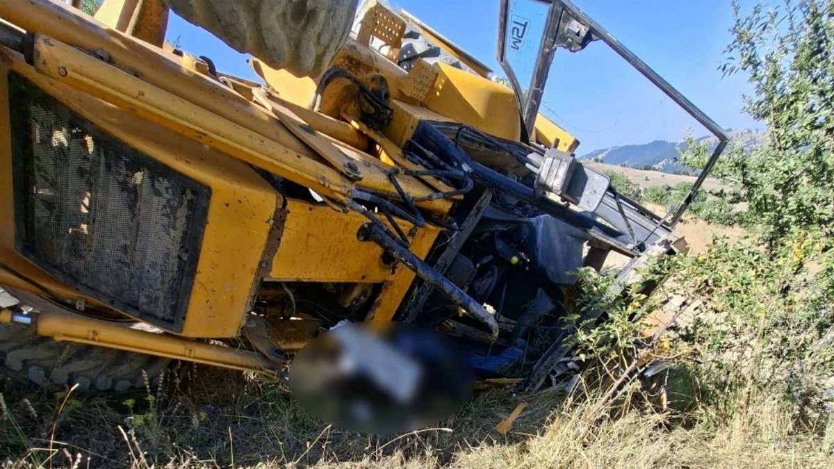 Samsun’da Devrilen İş Makinesinin Altında Kalan Operatör Hayatını Kaybetti
