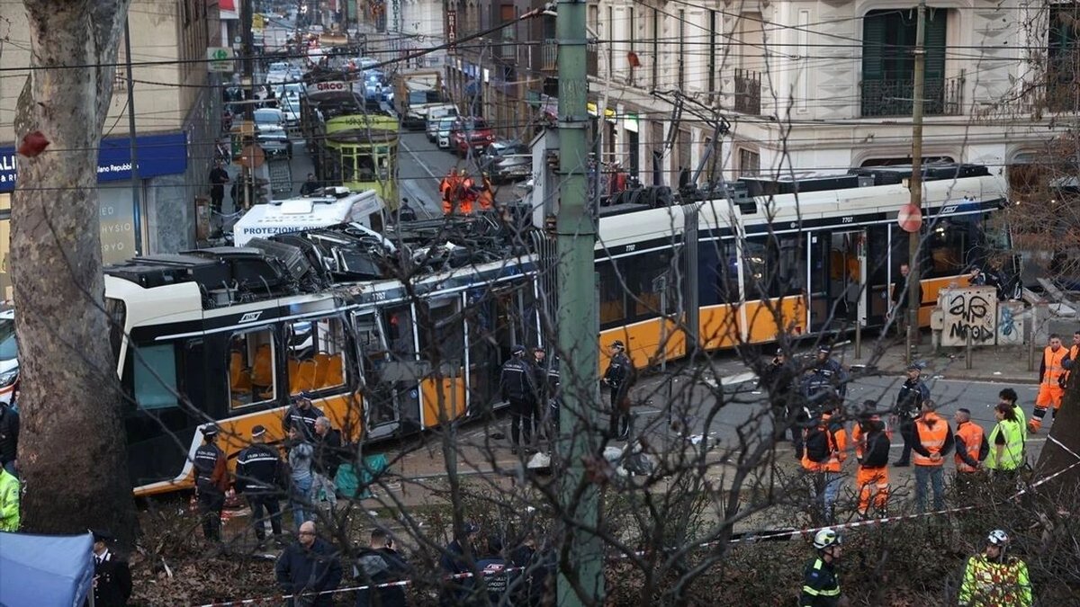Milano'da Tramvay Raydan Çıktı, Kaza Gerçekleşti