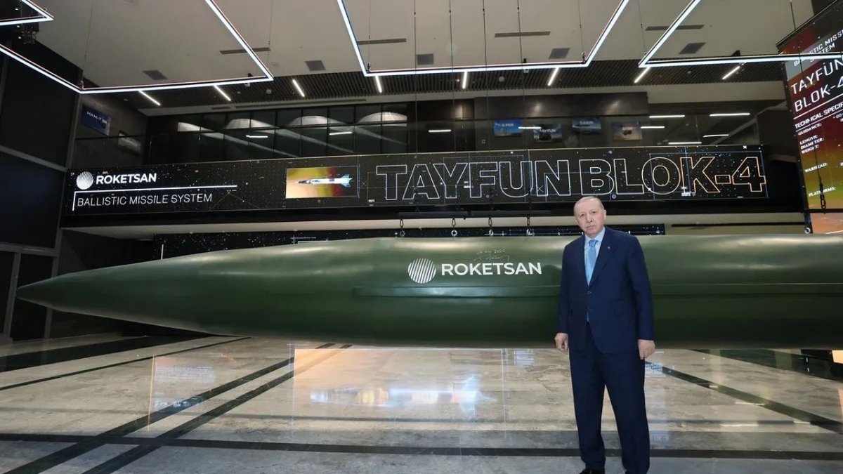 Başkan Erdoğan, ROKETSAN Tesislerinde İncelemelerde Bulundu: Tayfun Blok-4 Füzesine İmza Attı
