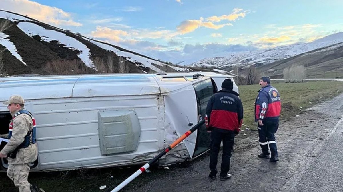 Van’da feci kaza: Minibüs takla attı, 11 kişi yaralandı