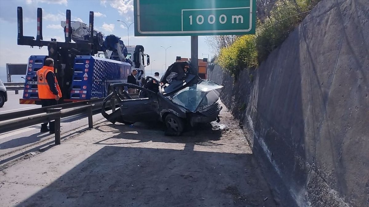 Kocaeli Otoyolunda Kaza: Sürücü Hastaneye Kaldırıldı, Ulaşım Normale Döndü