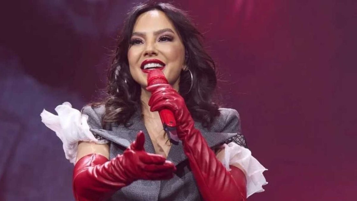 Ebru Gündeş, Yüz Gerdirme Ameliyatı İçin Servet Harcadı! 10 Milyon Lira Ödediği İddia Edildi
