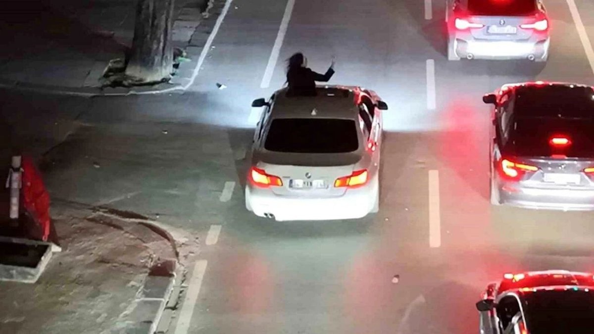 Kadıköy’de Sunrooftan Çıkan Sürücüye Ceza, Beddualı Tepki