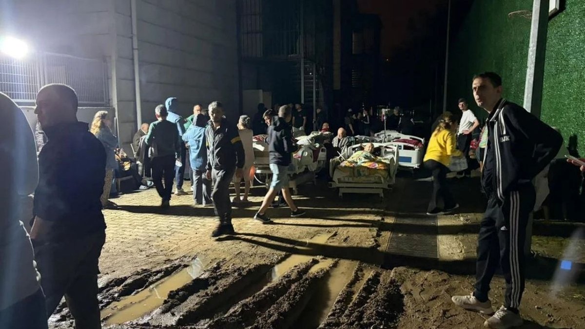 Düzce’de Huzurevinde Yangın: 53 Vatandaş Tahliye Edildi, Yatalak Hastalar Ambulanslarla Hastaneye Kaldırıldı