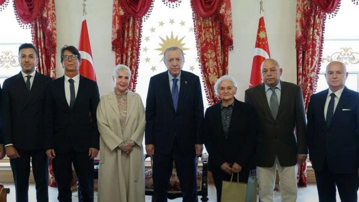 Erdoğan 27 Mayıs Mağdurlarının Aileleriyle Dolmabahçe’de Bir Araya Geldi