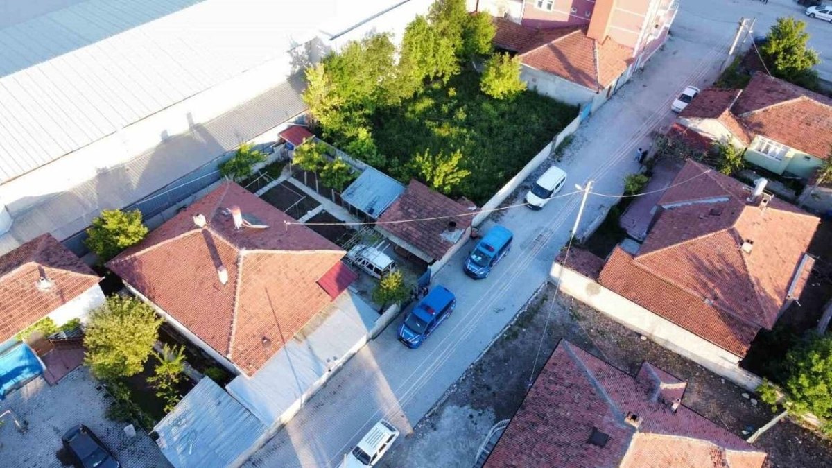 Çorum’da Uyuşturucu Operasyonu! Kaçarken Yakalanan Şüphelilerden Sentetik Madde Çıktı