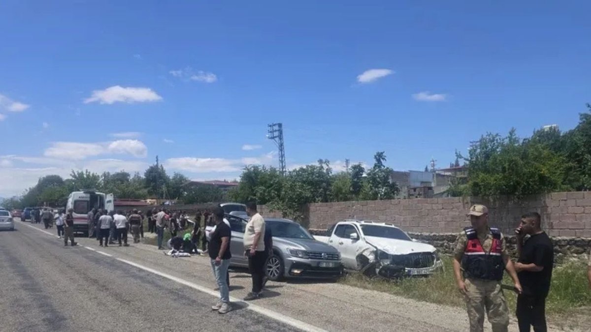 Kilis’te Korkunç Kaza: Hafif Ticari Araç ve Otomobil Çarpıştı, 9 Kişi Yaralandı