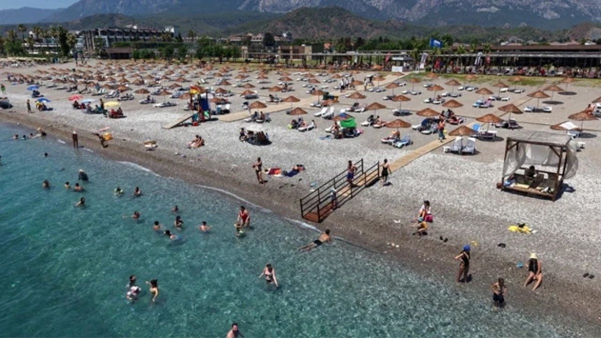 Çeşme’den Bodrum’a, Marmaris’ten Belek’e Halk Plajlarına Yoğun İlgi