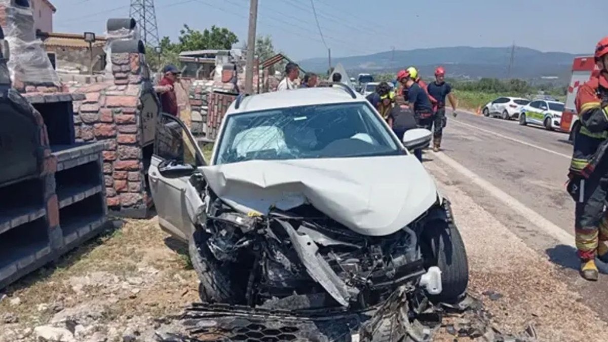 Erdek’te Zincirleme Kaza Acı Son Hastane Çalışanı Hayatını Kaybetti 2 Yaralı