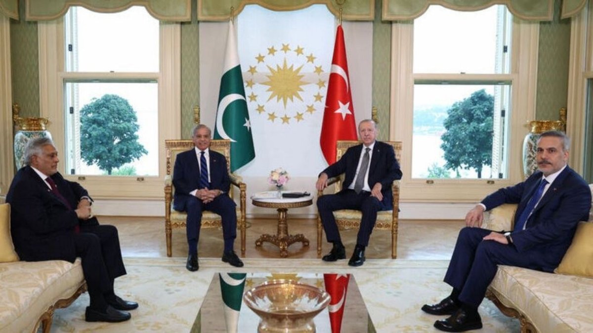 Erdoğan Şahbaz Şerif’i Resmi Törenle Karşıladı İstanbul’da Diplomasi Trafiği Yoğunlaştı