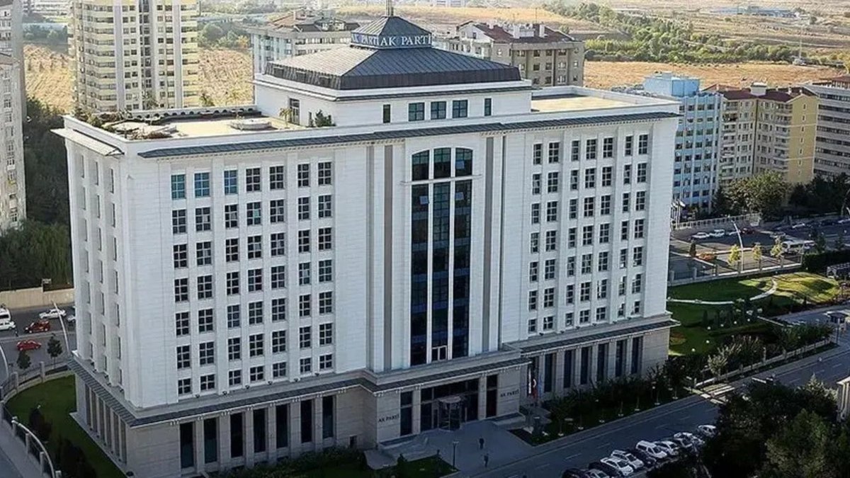 İstanbulda Siyasi Hareketlilik İki İlçe Belediyesinin AK Partiye Geçebileceği İddia Edildi