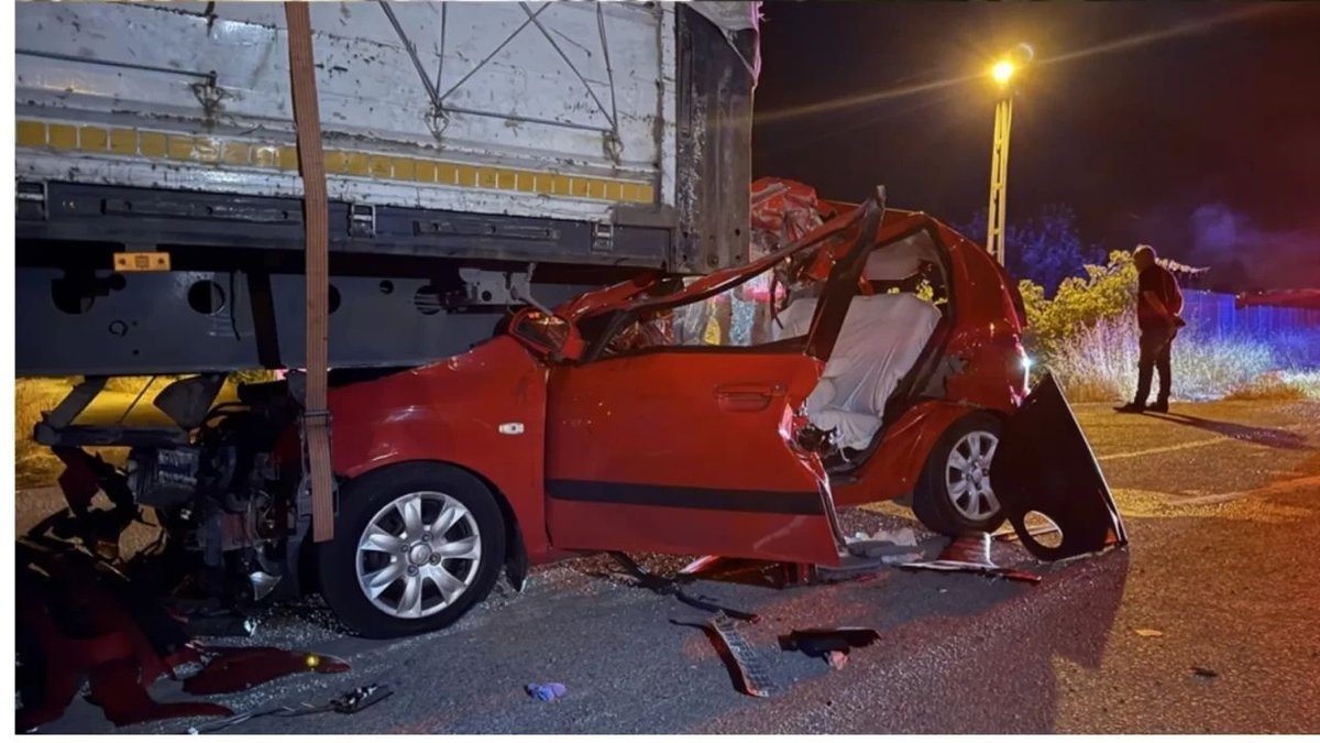 Tokat’ta Feci Kaza Genç Sürücü Tır Çarpışmasında Hayatını Kaybetti