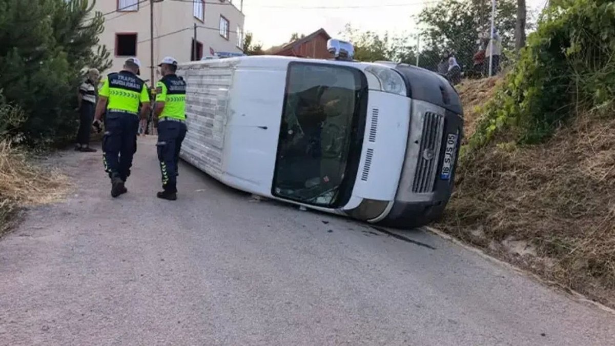 Bursa İnegölde Tarım İşçilerini Taşıyan Minibüs Devrildi 7 Kişi Yaralandı